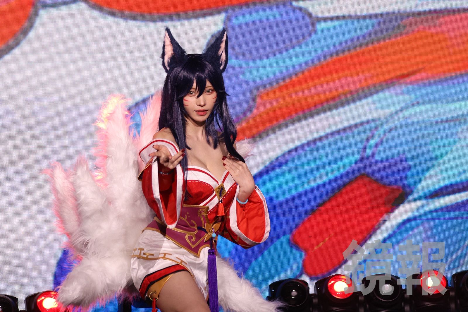 Enako想吃滷肉飯1小時圓夢！「日本第一Coser」美扮阿璃　九尾狐妖魅惑露香肩