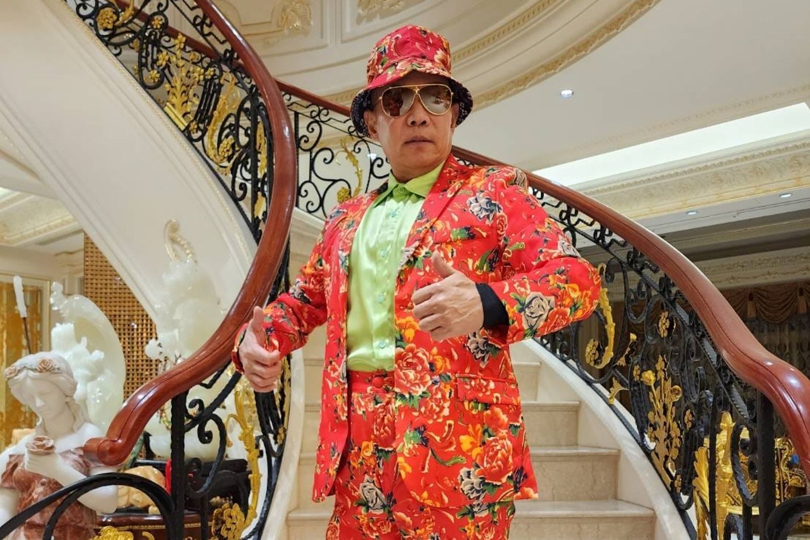 吊車大王「坐矮凳」!疑遭拱天宮主委冷待 本人還原當下再曝談話內容超驚訝