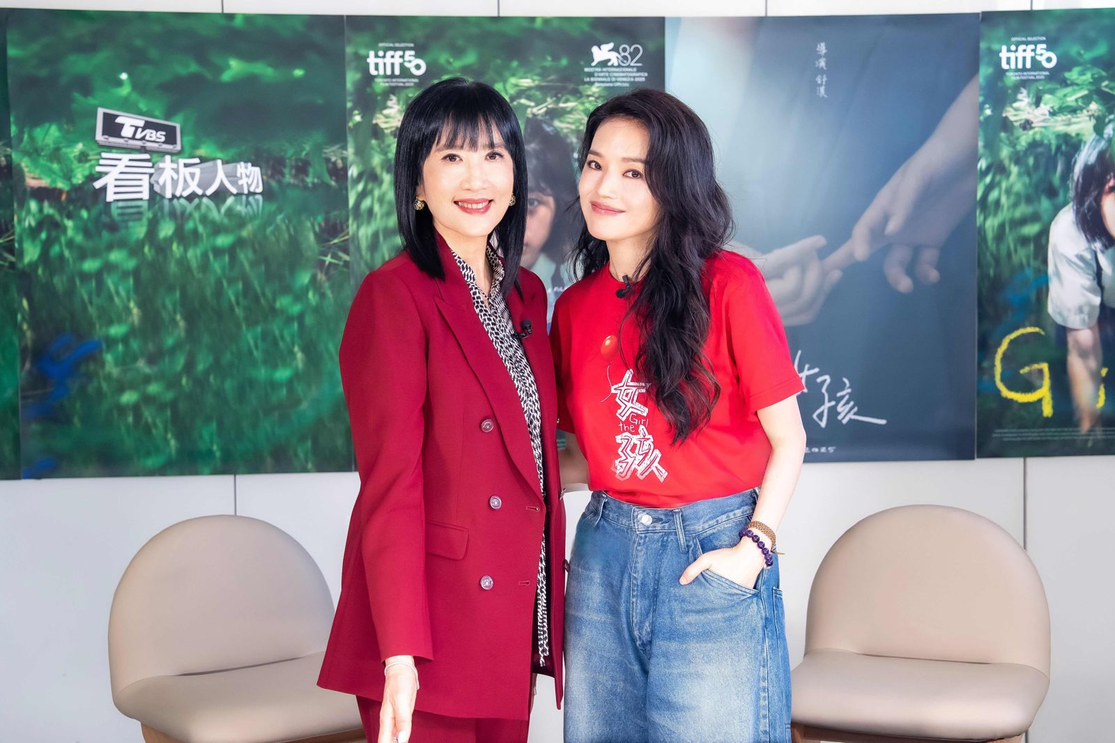 《TVBS看板人物》獨家專訪舒淇,左為主持人方念華。TVBS提供