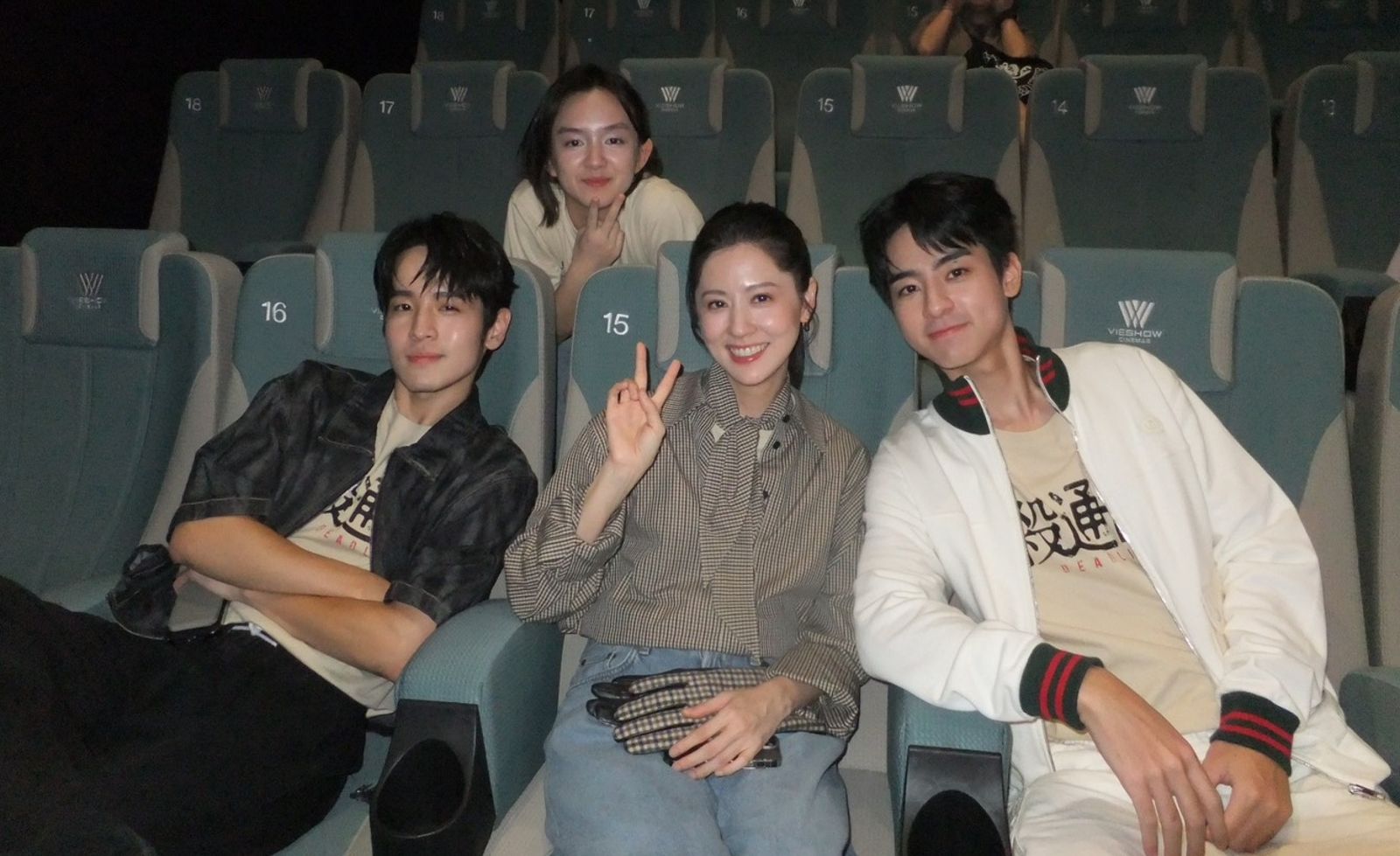 太尷尬！女粉絲落淚林予晞暖抱　下一秒竟點名「其實想抱的是劉敬」