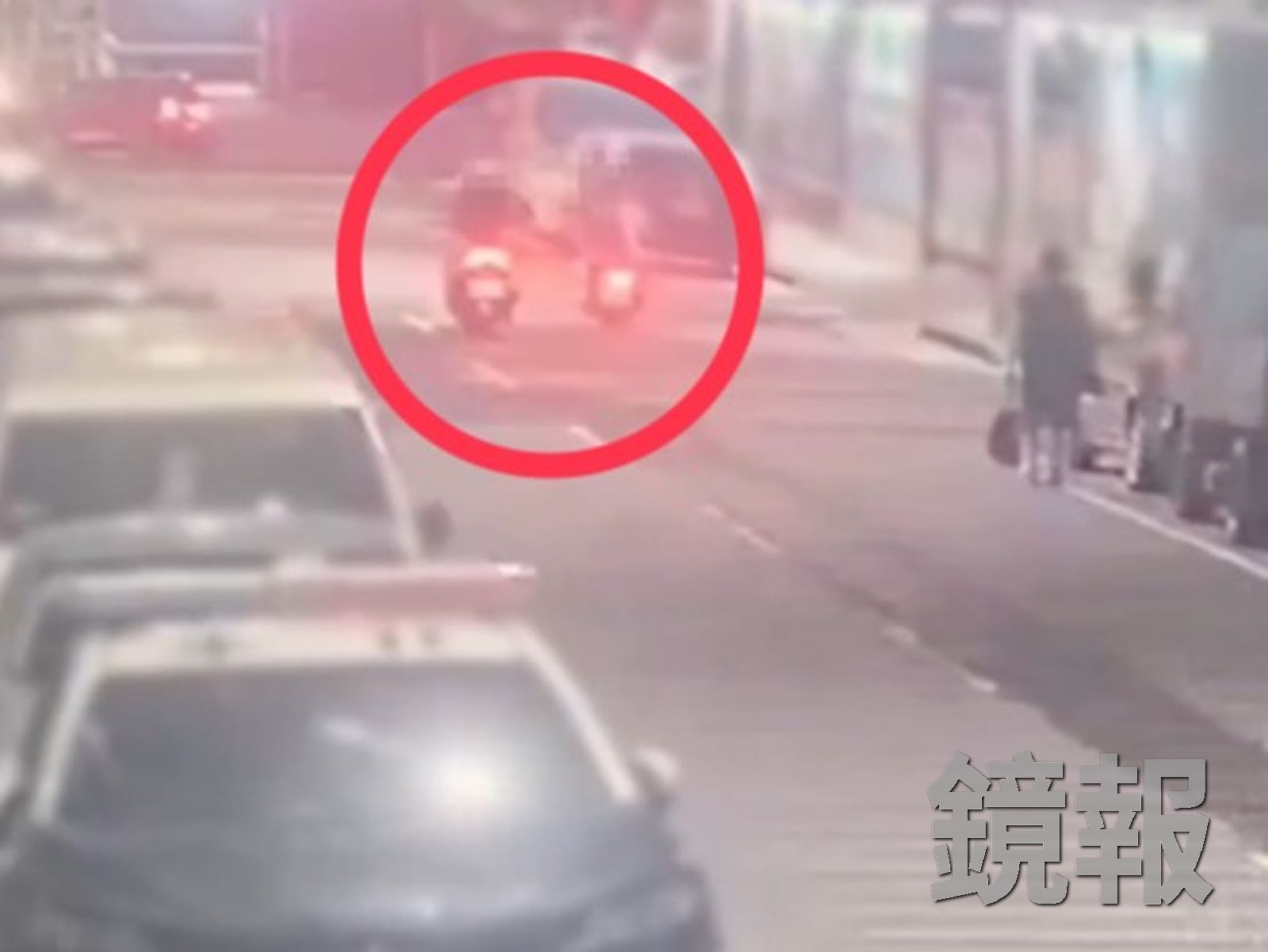 葉元之的林姓助理上月17日在南港街頭遭毆打,王姓、施姓嫌犯稱曾與他發生行車糾紛。翻攝畫面