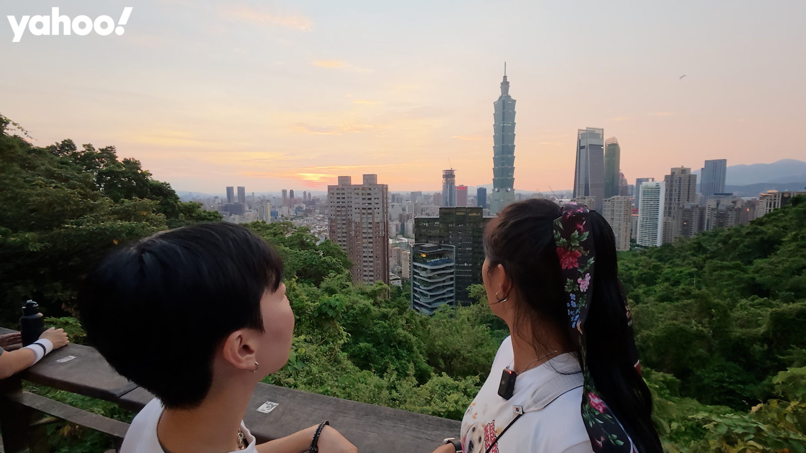 咪蕾帶韓國軍官登象山觀賞101。Yahoo x 咪蕾提供