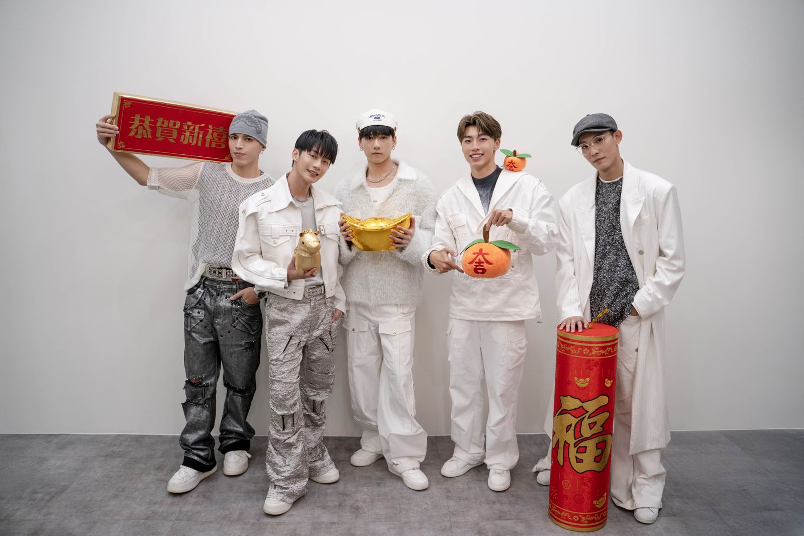 Ozone主持電台節目陪聽眾收心。Hit Fm聯播網提供