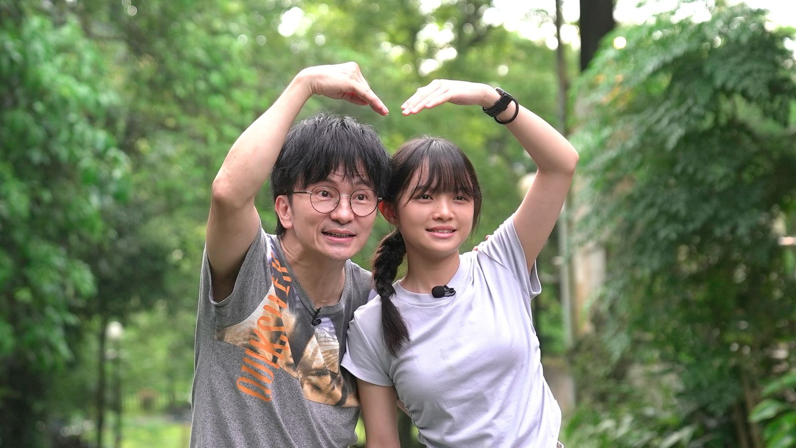 唐從聖(左)與女兒莎莎一起上節目。圖/台視