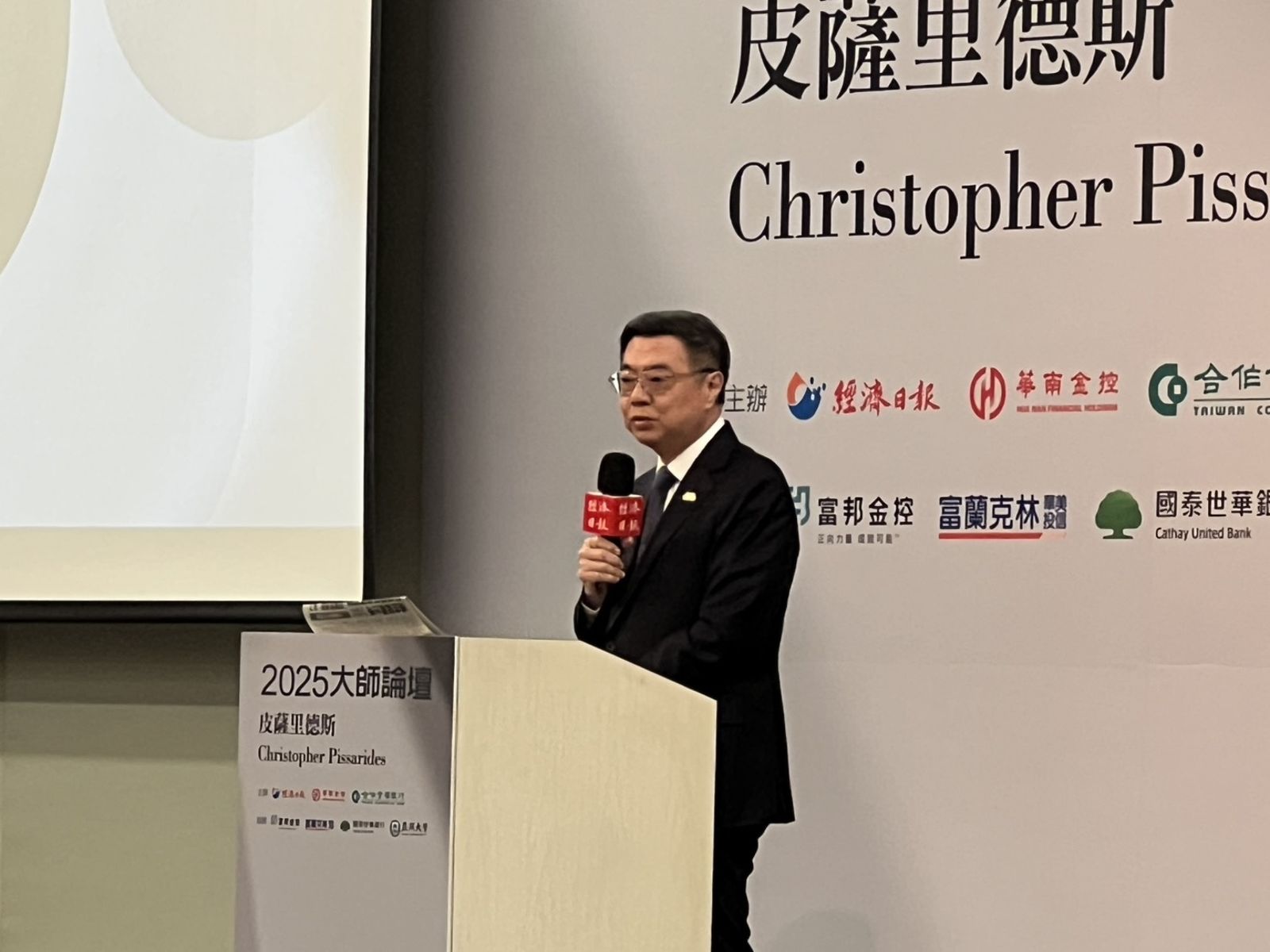 政院推「AI新十大建設」打造科技智慧島　卓榮泰：把科技業帶向全球