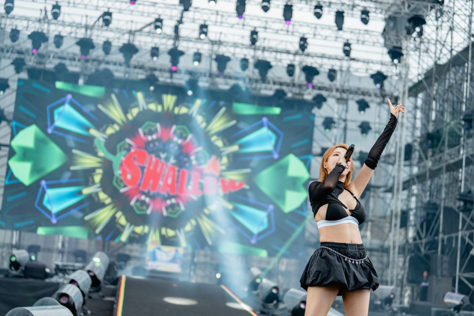 DJ妖嬌笑說今天要與李雅英同台，一度感到容貌焦慮。寬寬整合行銷提供