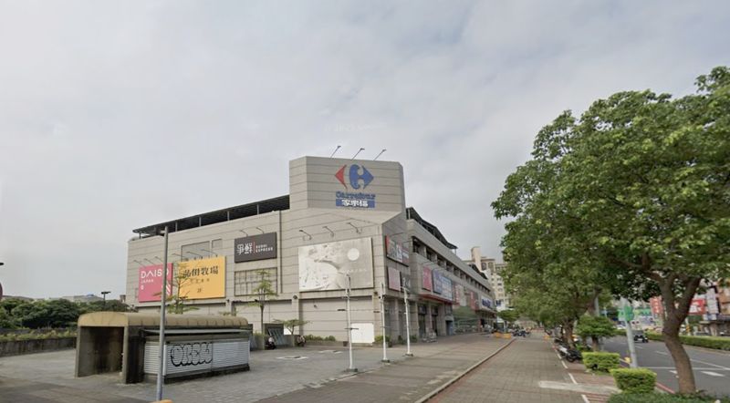 這下賠不完了！桃園23歲男燒毀家樂福判賠3.98億　手賤拿殺蟲劑噴「賴打」釀大火