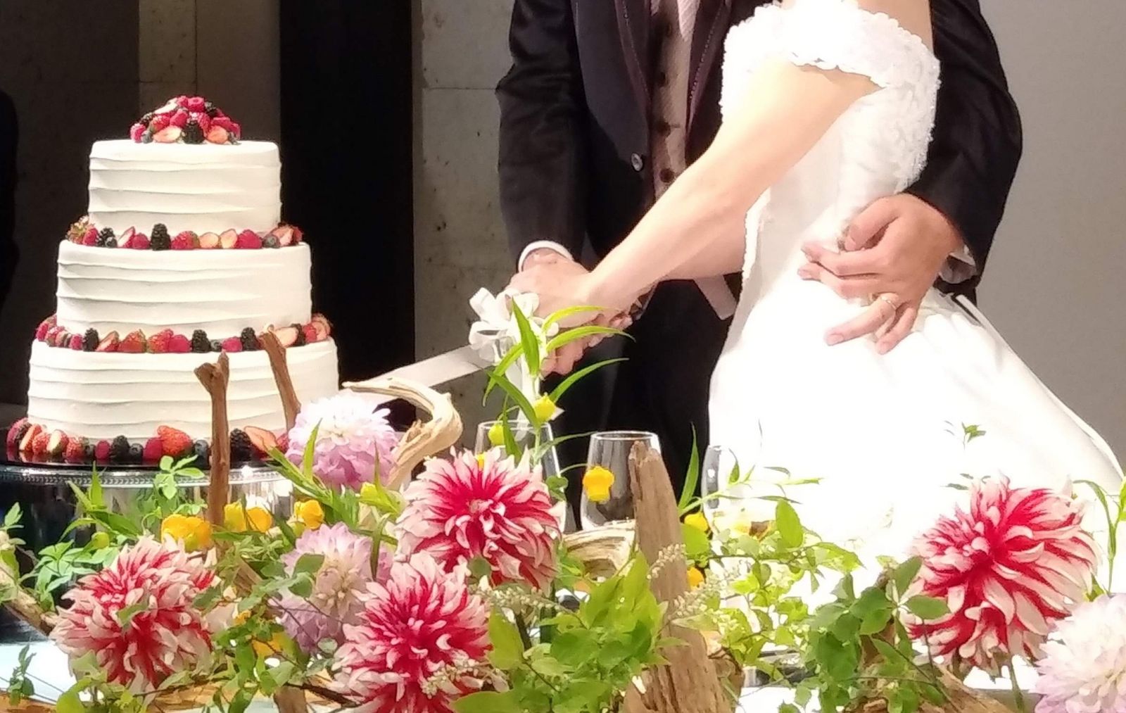 豪砸324萬娶遠親!新婚2年「碰一下就吐」0開機 人夫崩潰…嫩妻吐驚人原因:你太懊惱