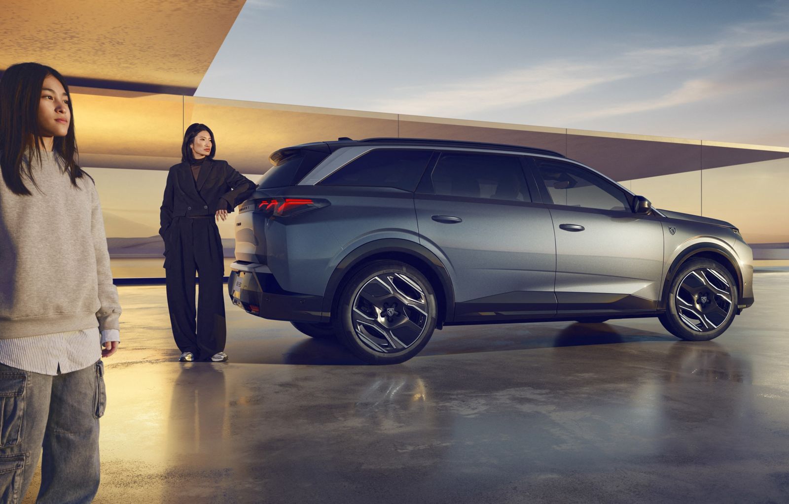 獅王大休旅PEUGEOT 5008 HYBRID搭載節能的 P2 HYBRID 油電混合動力系統。圖／PEUGEOT