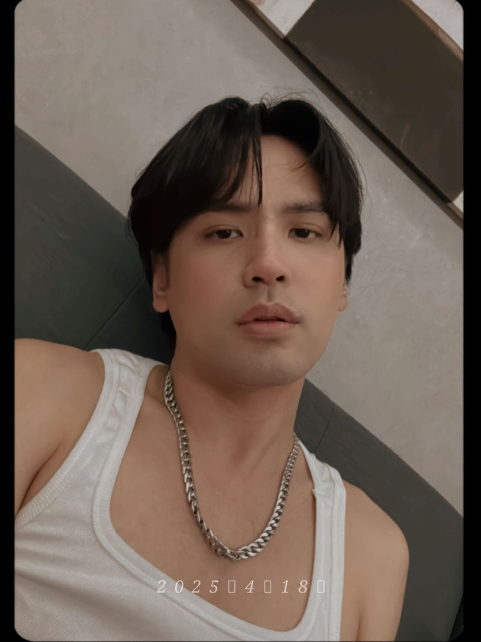 檢警突擊帶回歌手陳零九到案。翻攝陳零九臉書