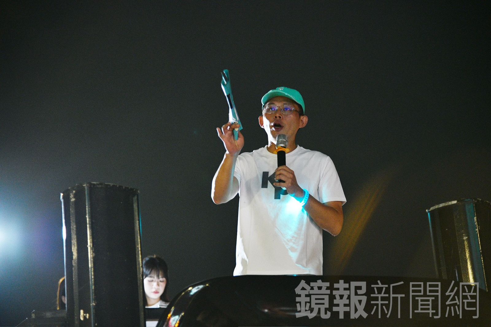 黃國昌宣講時怒吼警方，憑什麼不讓陳佩琪坐在北所門口。（圖／李智為攝）