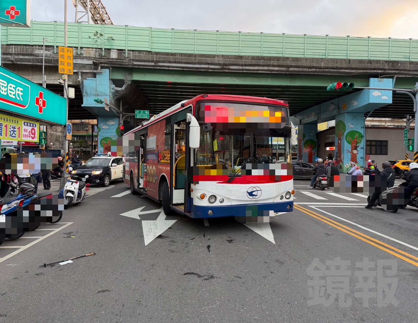 士林公車撞死斑馬線87歲老翁 司機稱「確認沒人才轉彎」