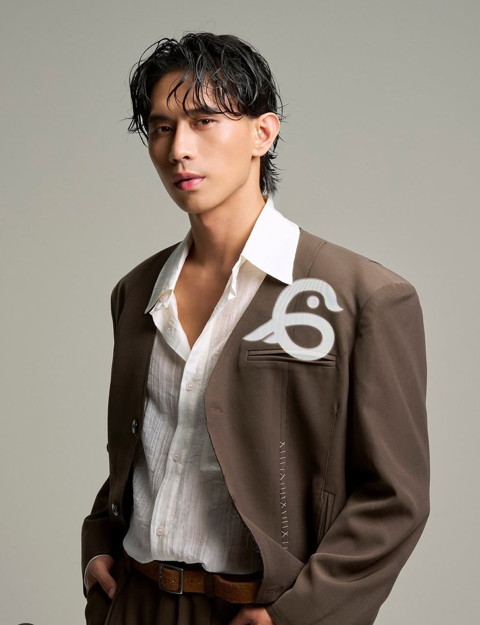 柏霖以《允許萬物破碎》首度入圍華語男歌手。翻攝柏霖IG