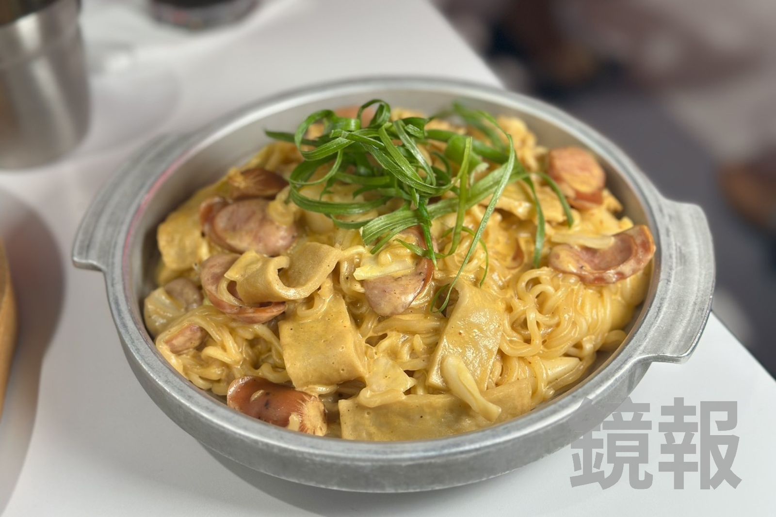 「韓粉玫瑰拉麵」入口有濃郁奶油香，尾韻帶辣勁。