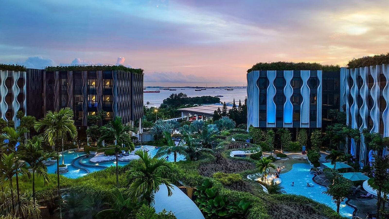 台男住新加坡高級飯店「被偷7萬」！竟要他「翻找垃圾堆」…最後在房務櫃裡找到