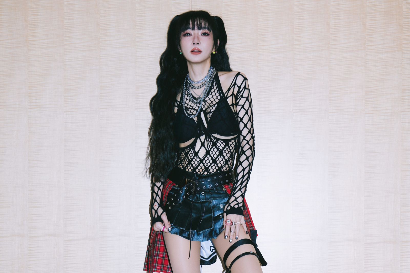 初代女神回歸！謝金燕大港開唱地獄哏合體豬哥亮　全場萬人齊喊「謝新達」認證是「活派」