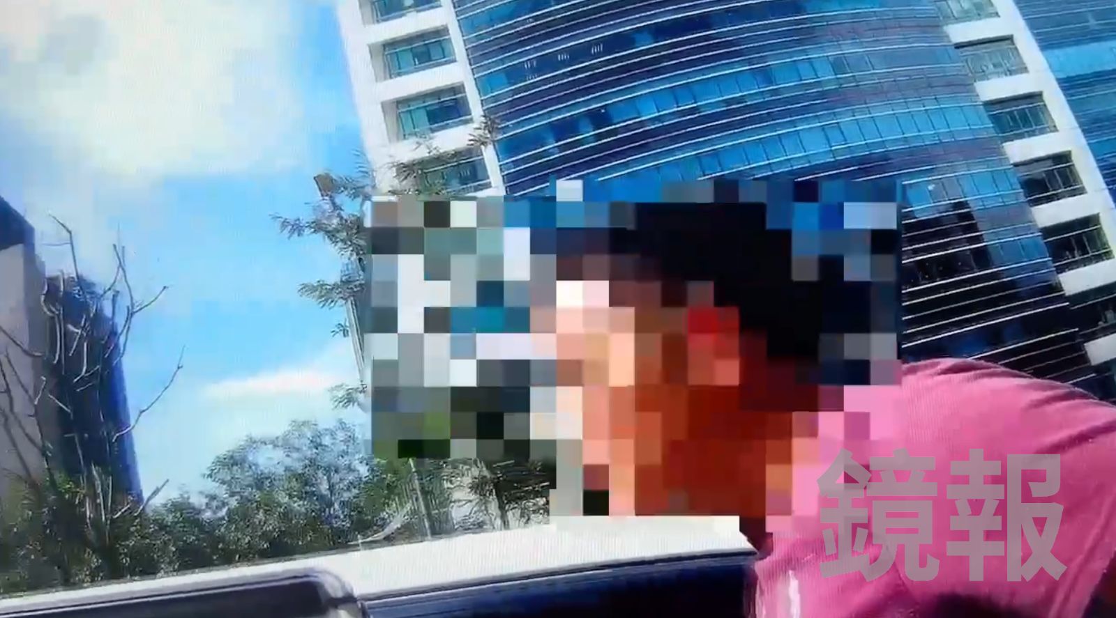 北市街頭驚傳家暴！母親「情緒失控」徒手拍打3童