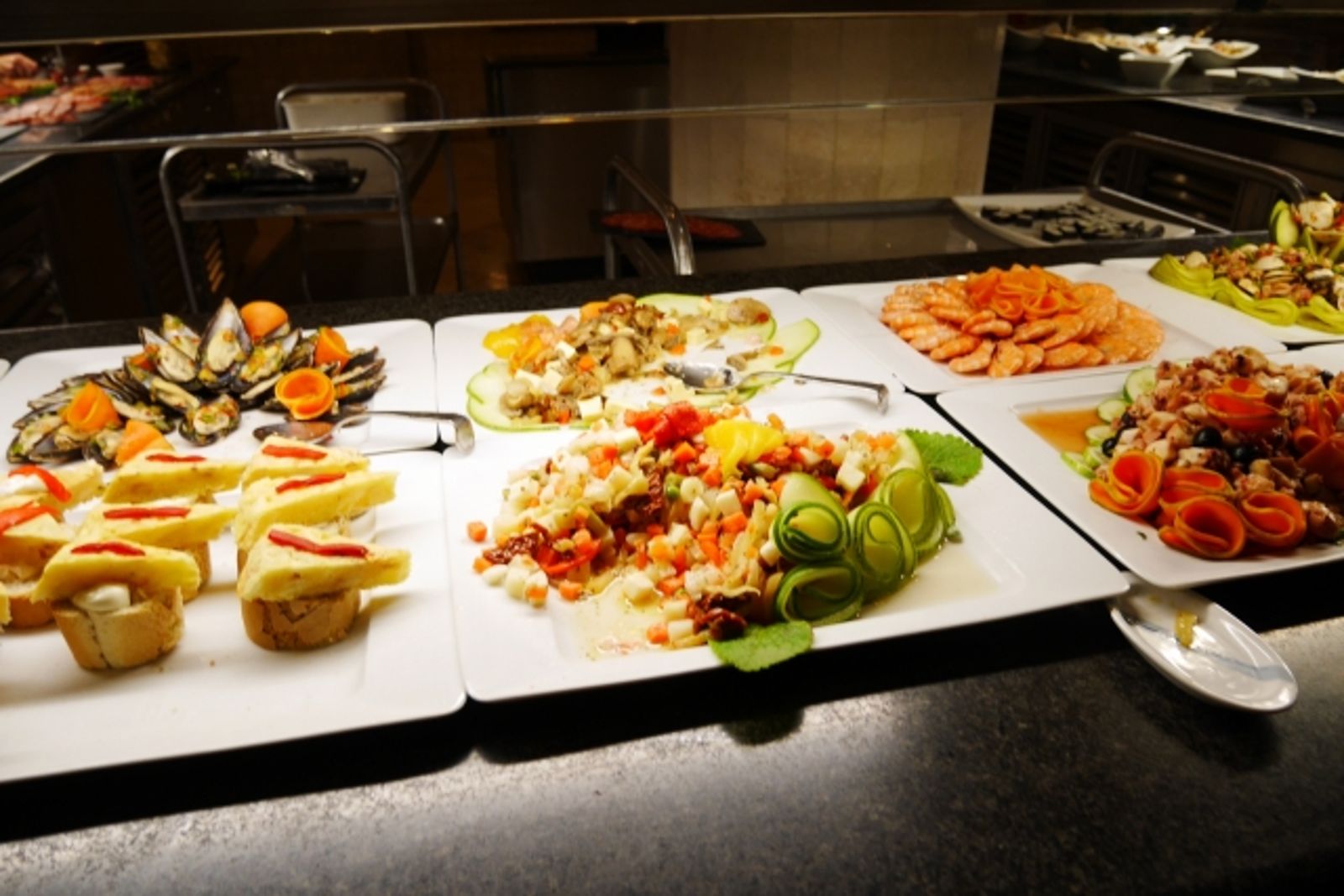 他問自己吃「吃到飽」奇怪嗎？網一致推：像獨旅　原因曝光