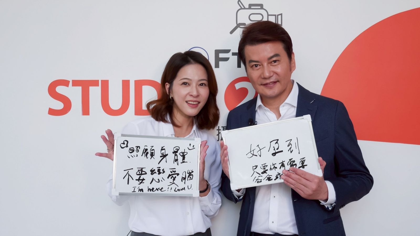 互相寫下溫馨的話語,蘇晏霈寫的竟然是:「不要戀愛腦!」民視提供
