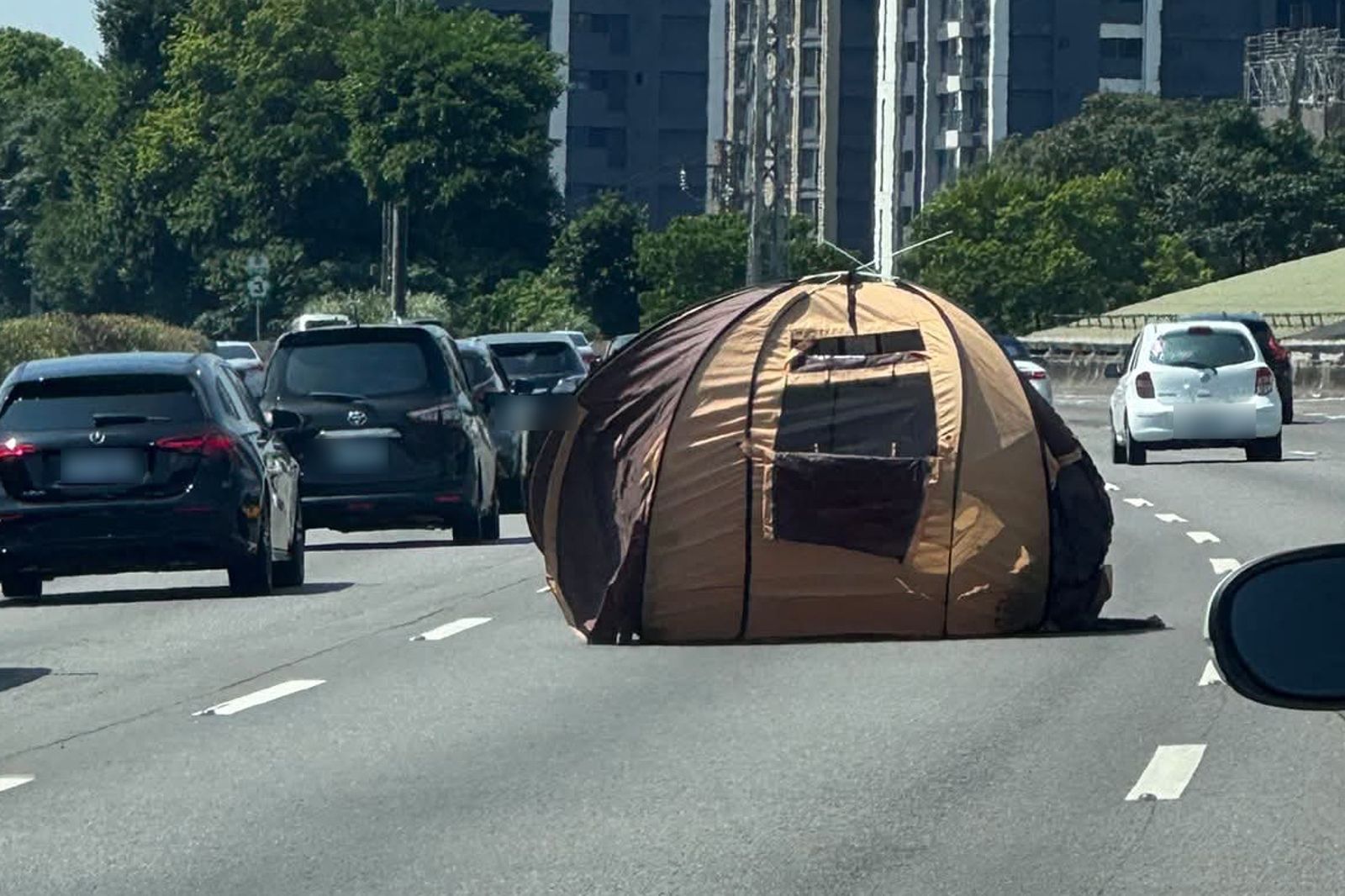 連假首日驚「國道露營」害塞車!車主嚇壞以為命案 警方:最高罰1萬8