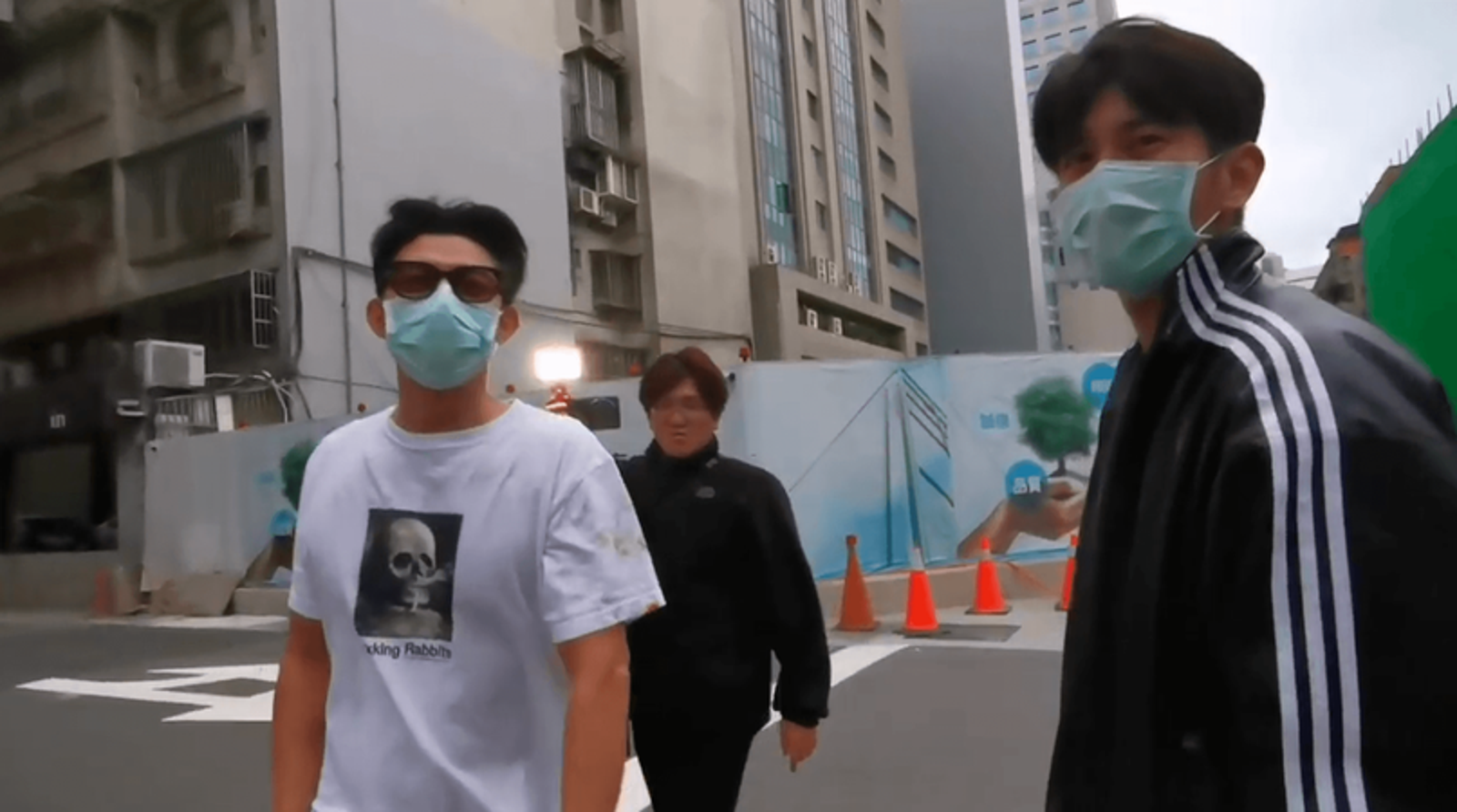 王柏傑（左）與修杰楷（右）曾捲入KTV鬥毆事件。翻攝自鏡電視