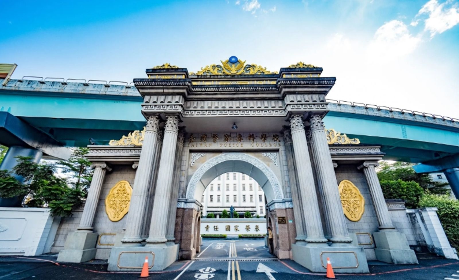 快訊／警專22歲男學生「放假未返家」校園墜樓　送醫不治