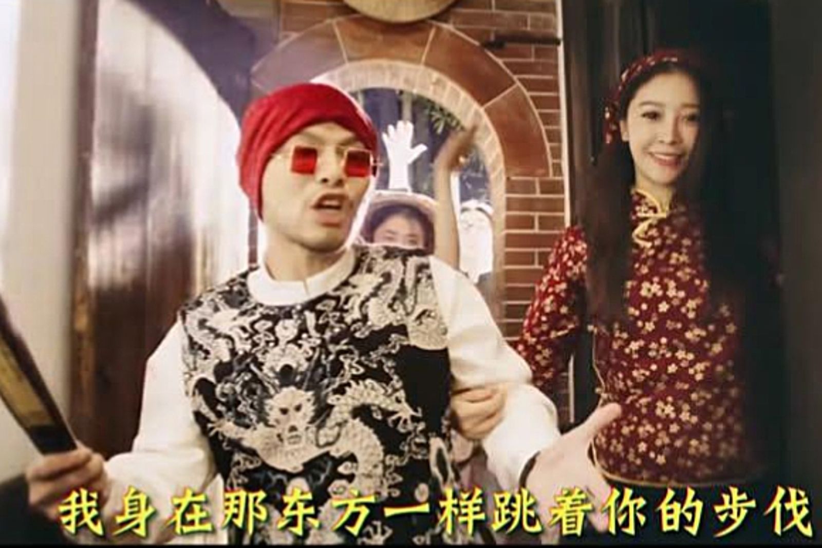 黃明志過去合作的製片人發文砲轟。翻攝黃明志YT頻道MV畫面