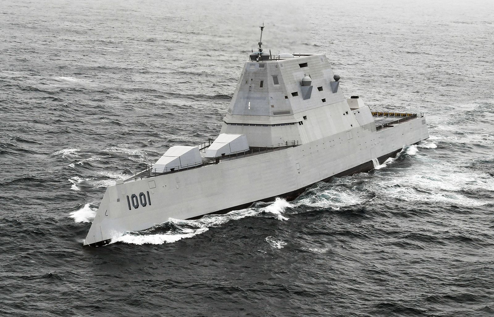朱瓦特級驅逐艦(Zumwalt class),也因為造價太過高昂,而被砍到剩下3艘。圖片取自維基百科