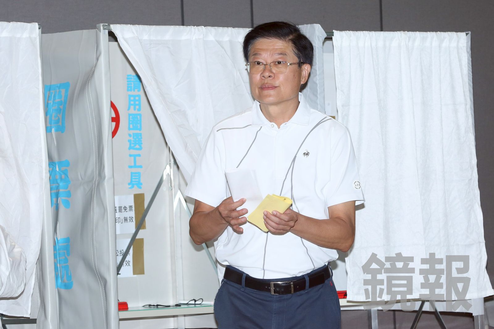 面臨罷免的國民黨立委羅明才上午完成投票。(圖/李鐘泉攝)