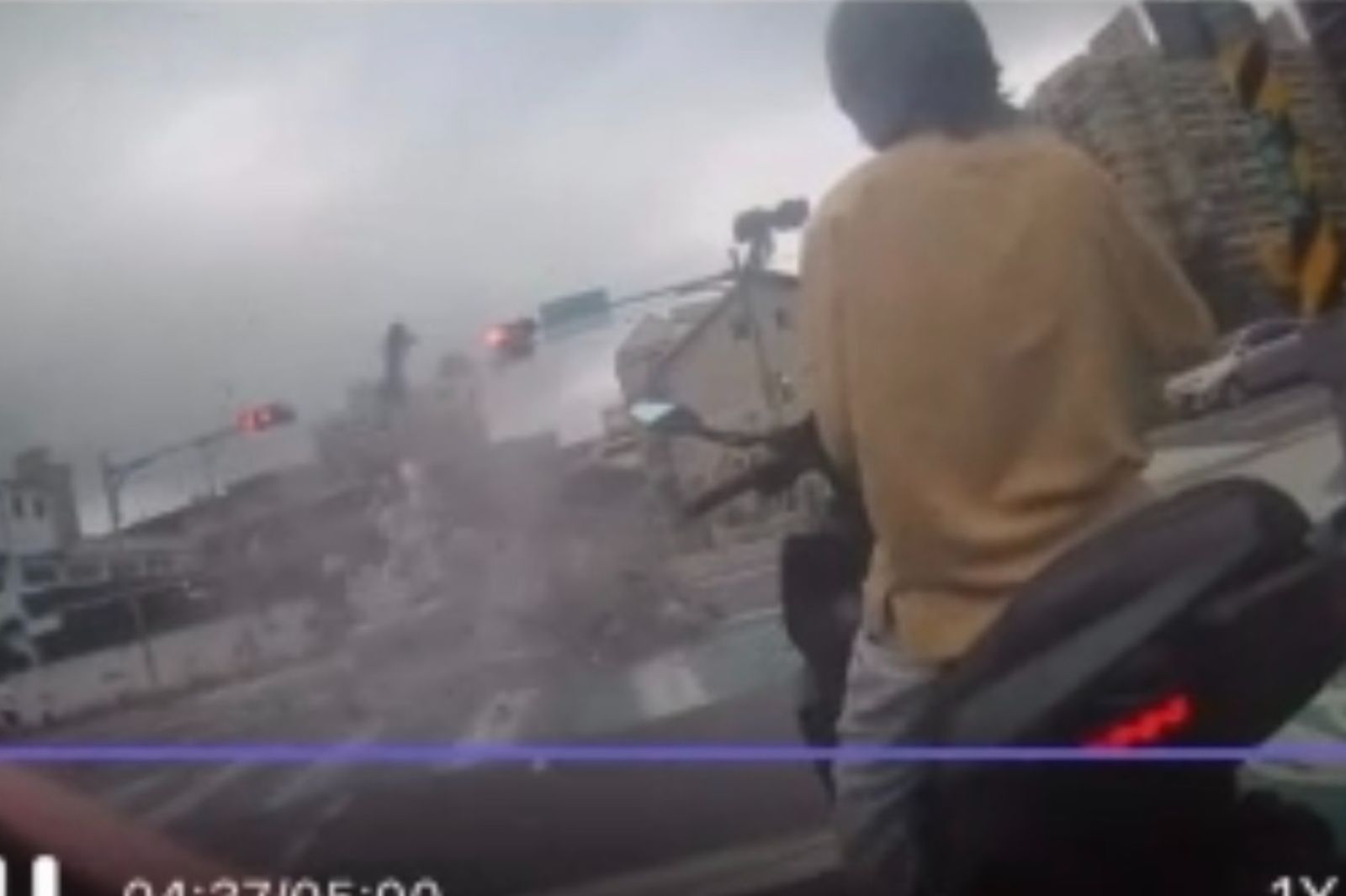 北大國小車禍／驚險畫面曝光！學童剛過街「轟」一聲被撞飛