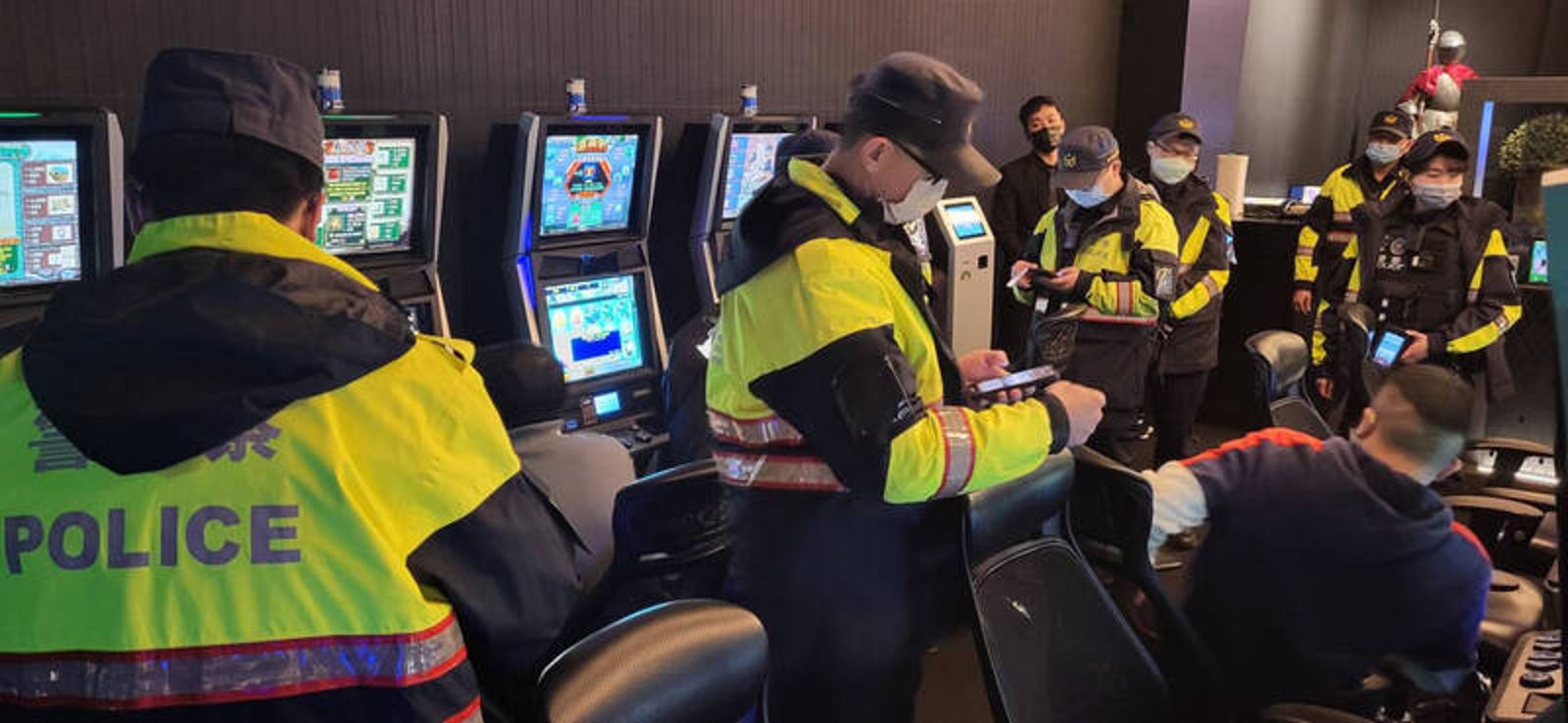 涉包庇電玩店收賄洩密 嘉市警分隊長押近4個月30萬交保
