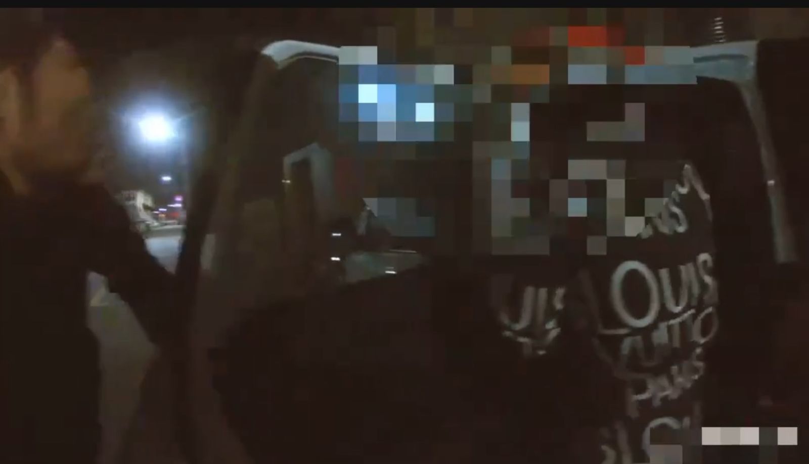 裴男被警方帶回派出所。翻攝畫面