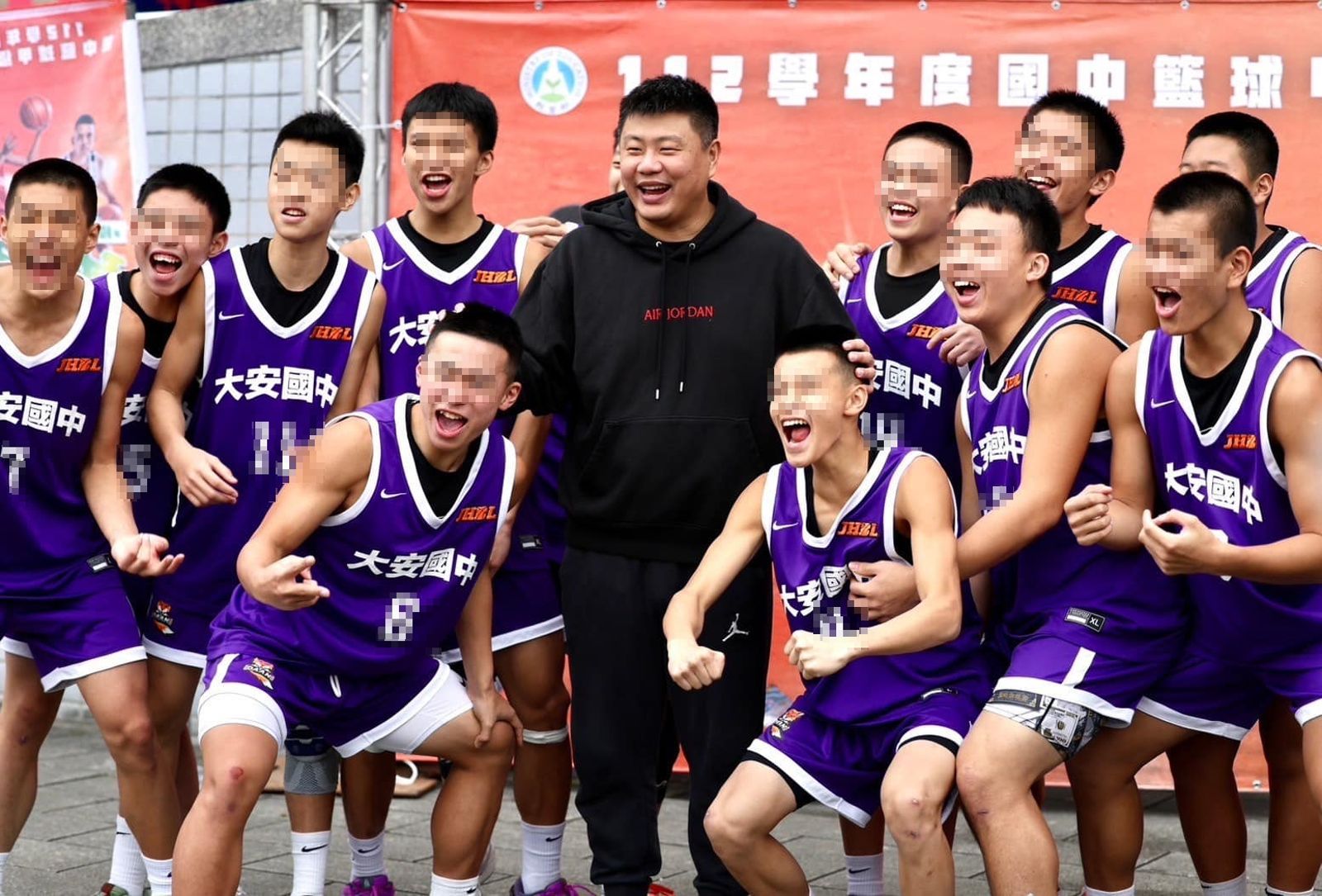 教練外遇裁判3/擁抱到巴掌?小鐵教練遭爆雙面人設 家長怒揭搧耳光黑幕