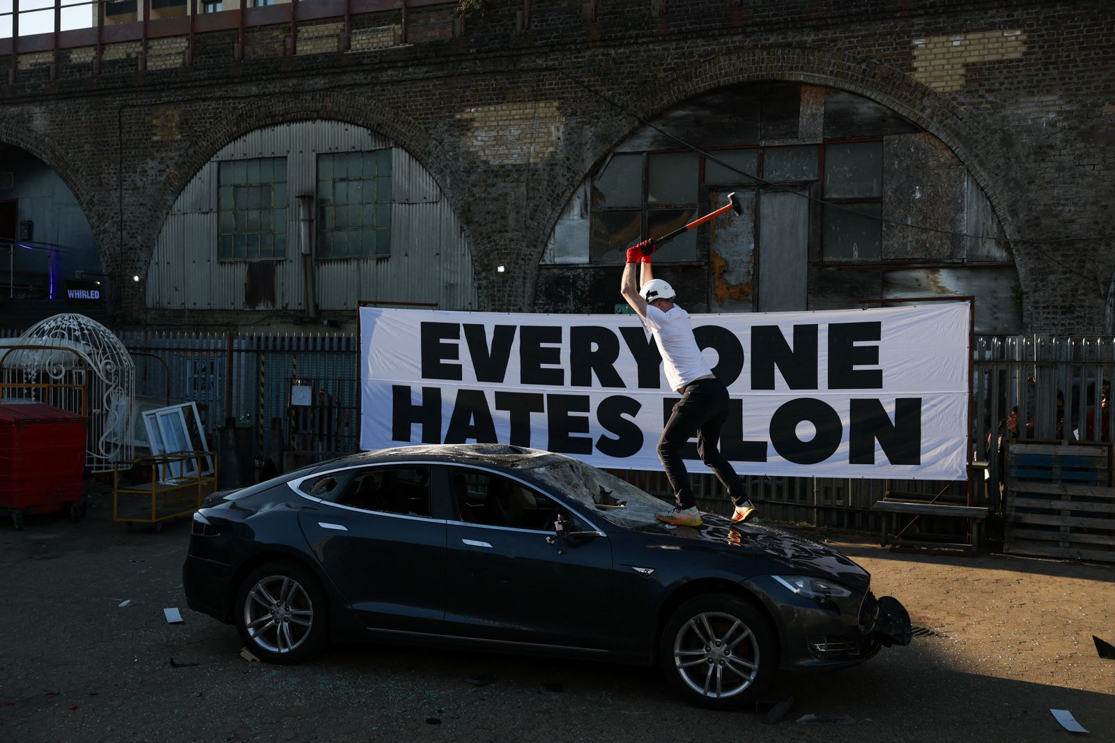 羅世宏專欄：「全民公敵」馬斯克──從雲端墜落的科技傳奇