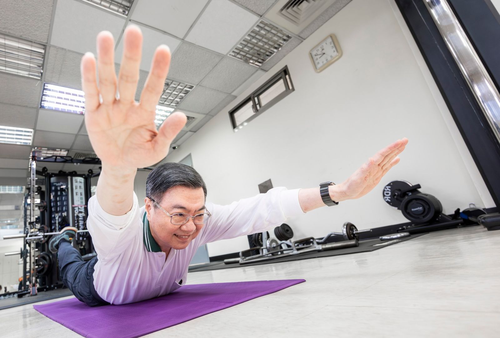 運動部今掛牌成立 卓榮泰PO瑜伽照鼓勵全民運動