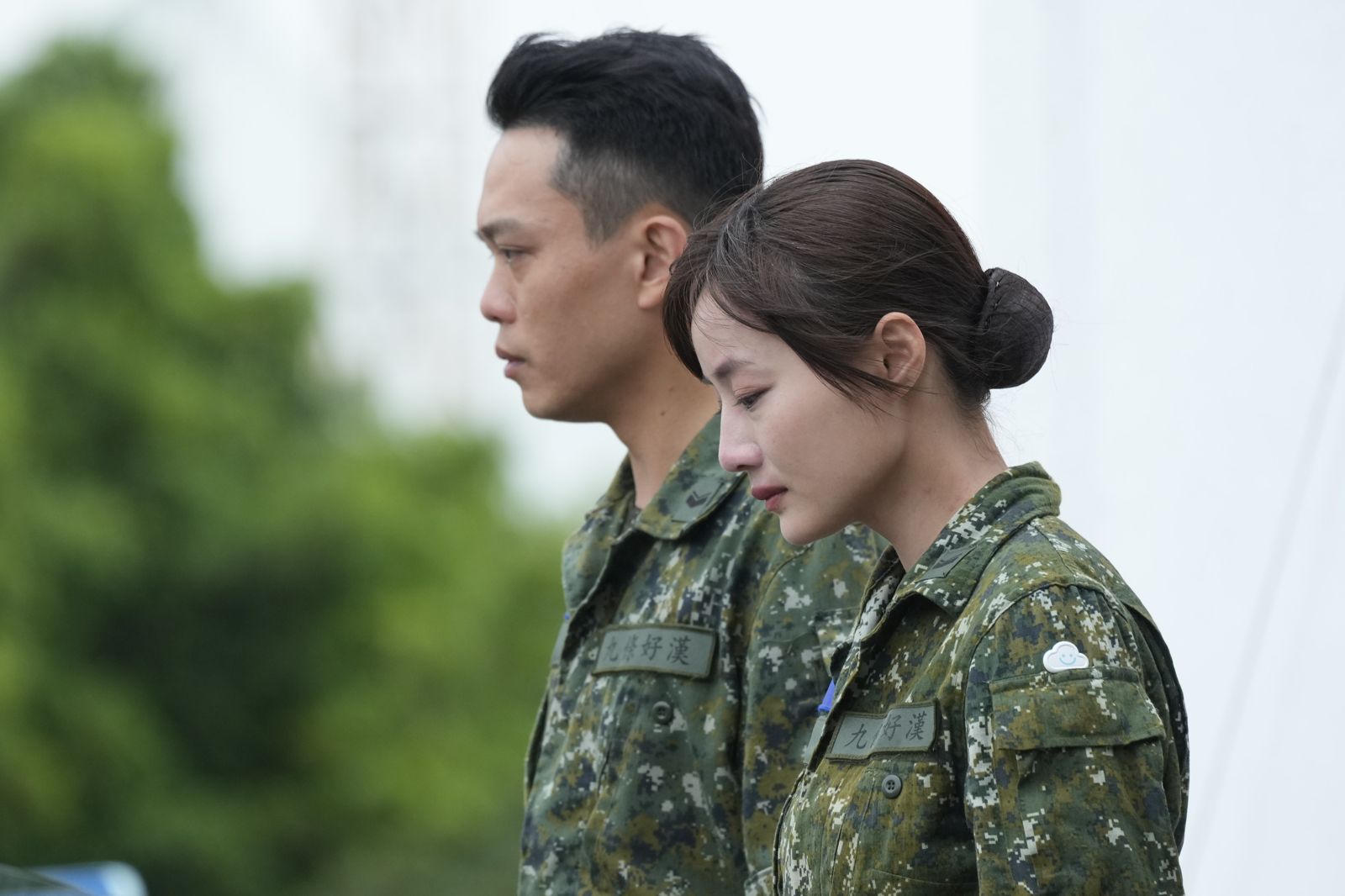 陳樞育(左)、雲朵姐姐不捨紅眼眶。台視提供