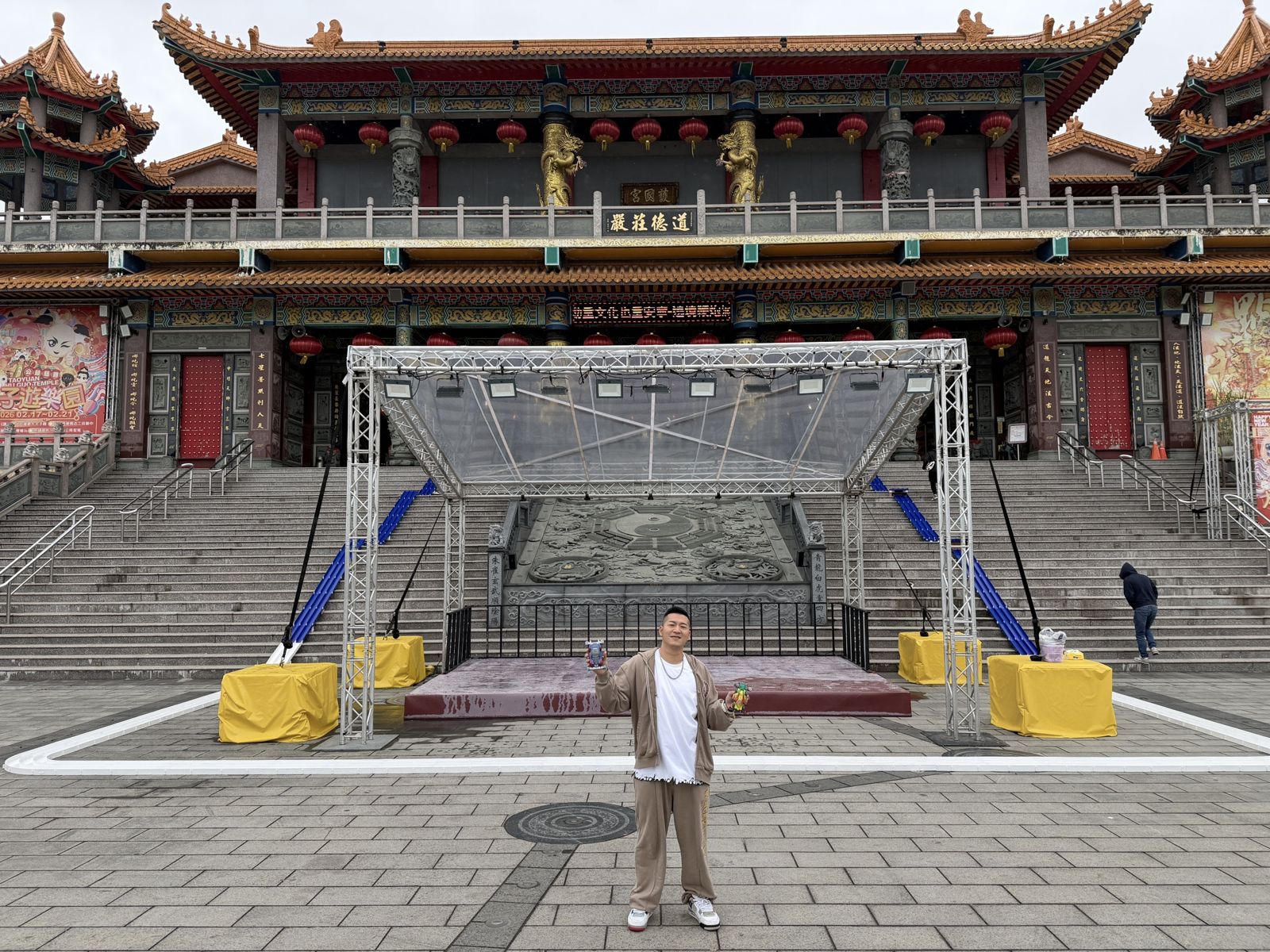 草爺砸重金，斥資七位數，舉辦第一屆「神行盃國際四驅車大賽」。紅心字會提供