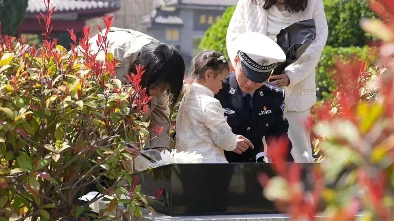 3歲孫女與「29歲爺爺」溫柔團圓　一席話逼哭全網