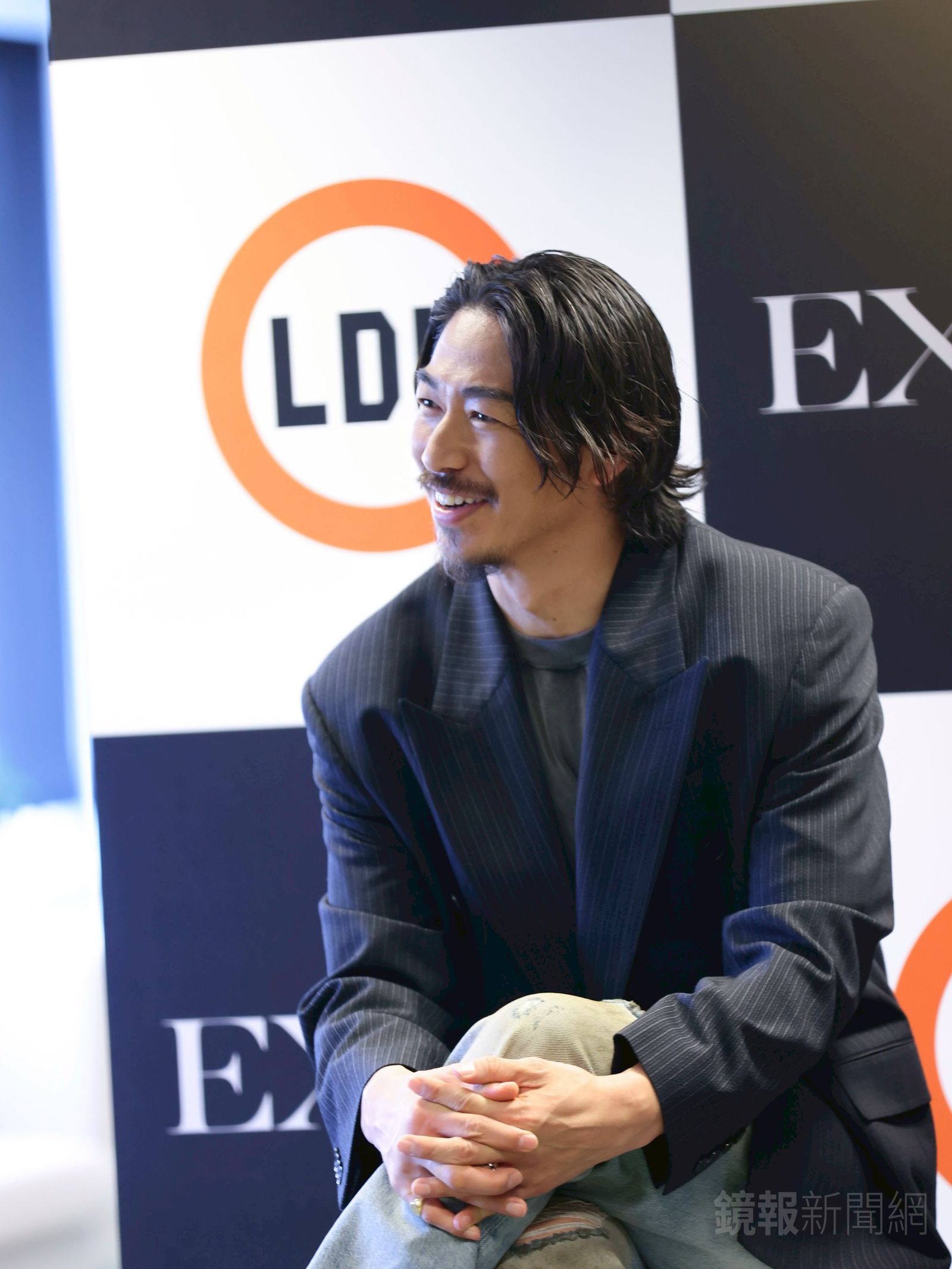 AKIRA以長髮蓄鬍造型現身,聽到被稱讚像基努李維,羞說不好意思。劉曜勻攝