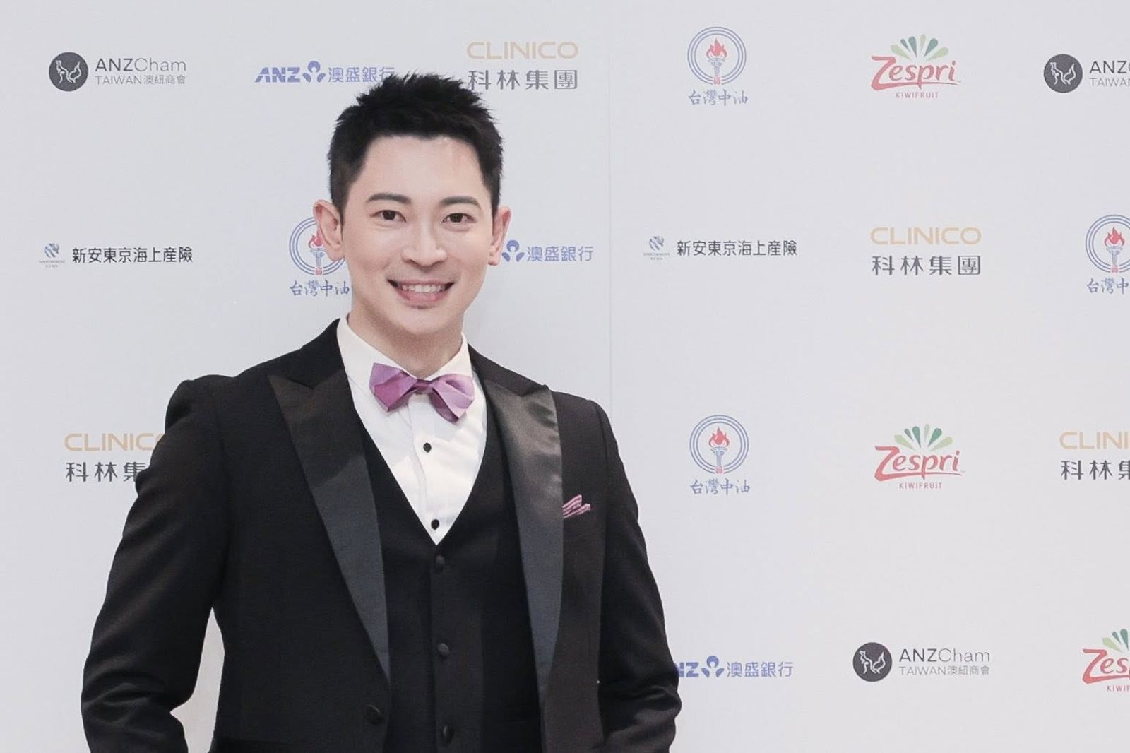 男主播一句「此生不當中國人」登熱搜 高學歷獻身公益暖舉曝光超圈粉