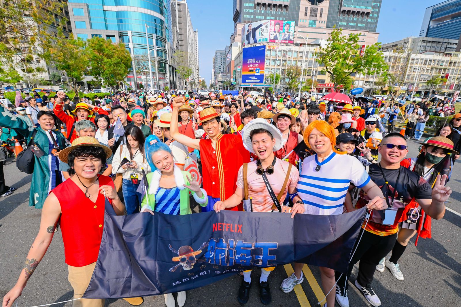 《航海王》第2季「媽祖護航！草帽海賊大遊行」粉絲與創作者精心打扮成《航海王》角色，為遊行增添豐富熱情。Netflix提供