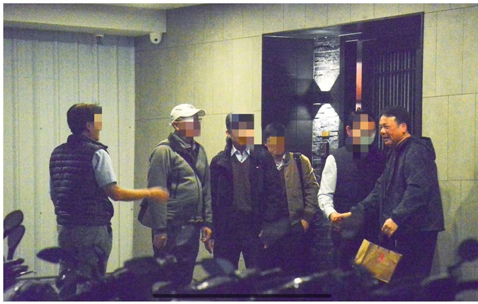 侯漢廷在黃國昌爆料吳乃仁與北檢檢察官付高級餐廳聚會的2天後，在自己的臉書曝光相關照片。（圖／取自侯漢廷臉書）