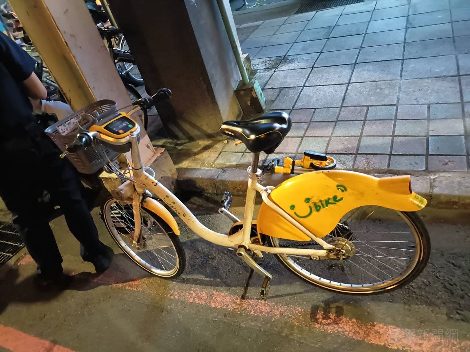 車禍肇因為騎乘Ubike的騎士未依標線行駛導致發生擦撞。警方提供