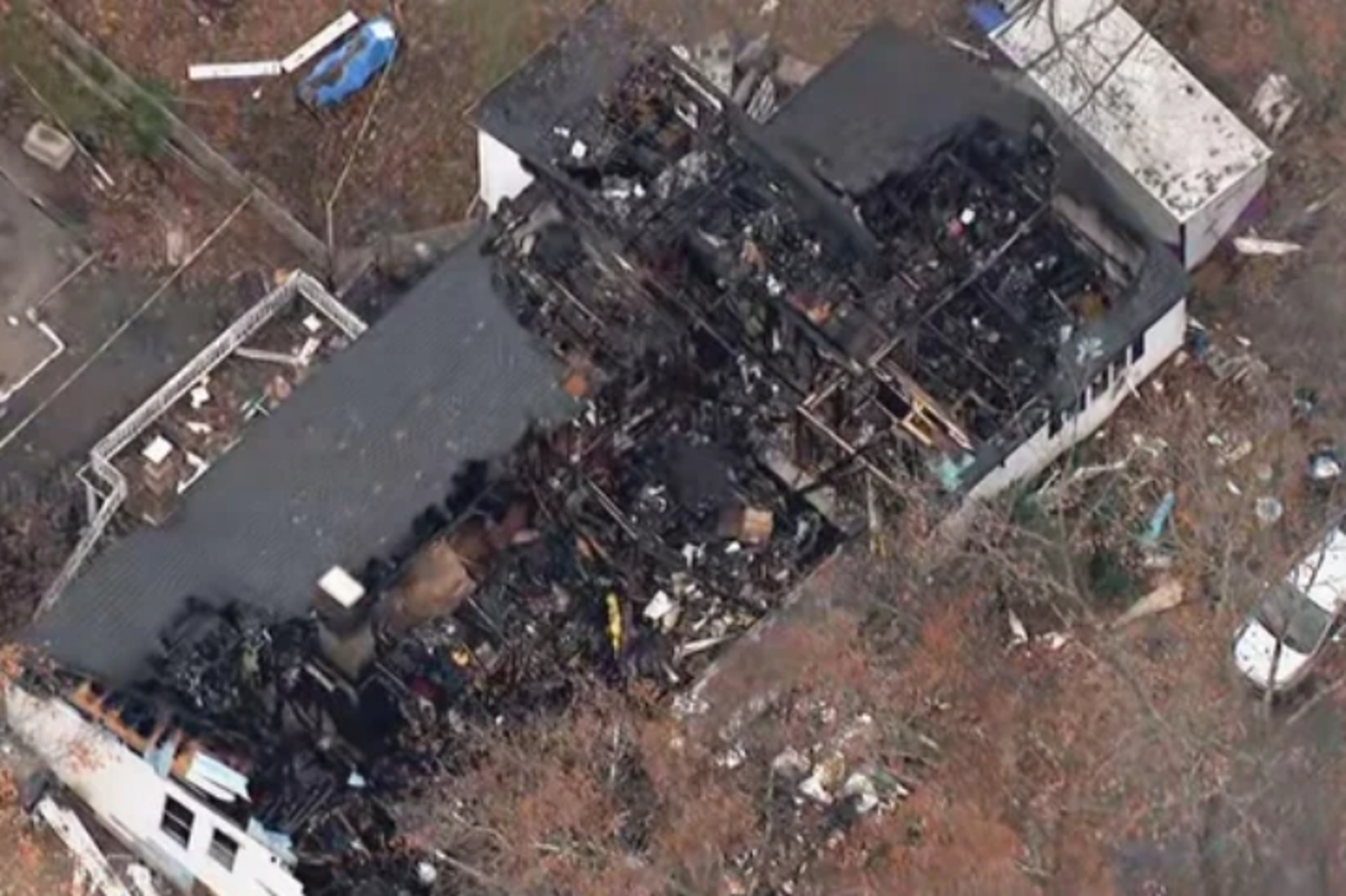 美民宅大火燒剩骨架！60條寵物蛇成乾　屋主也喪命　
