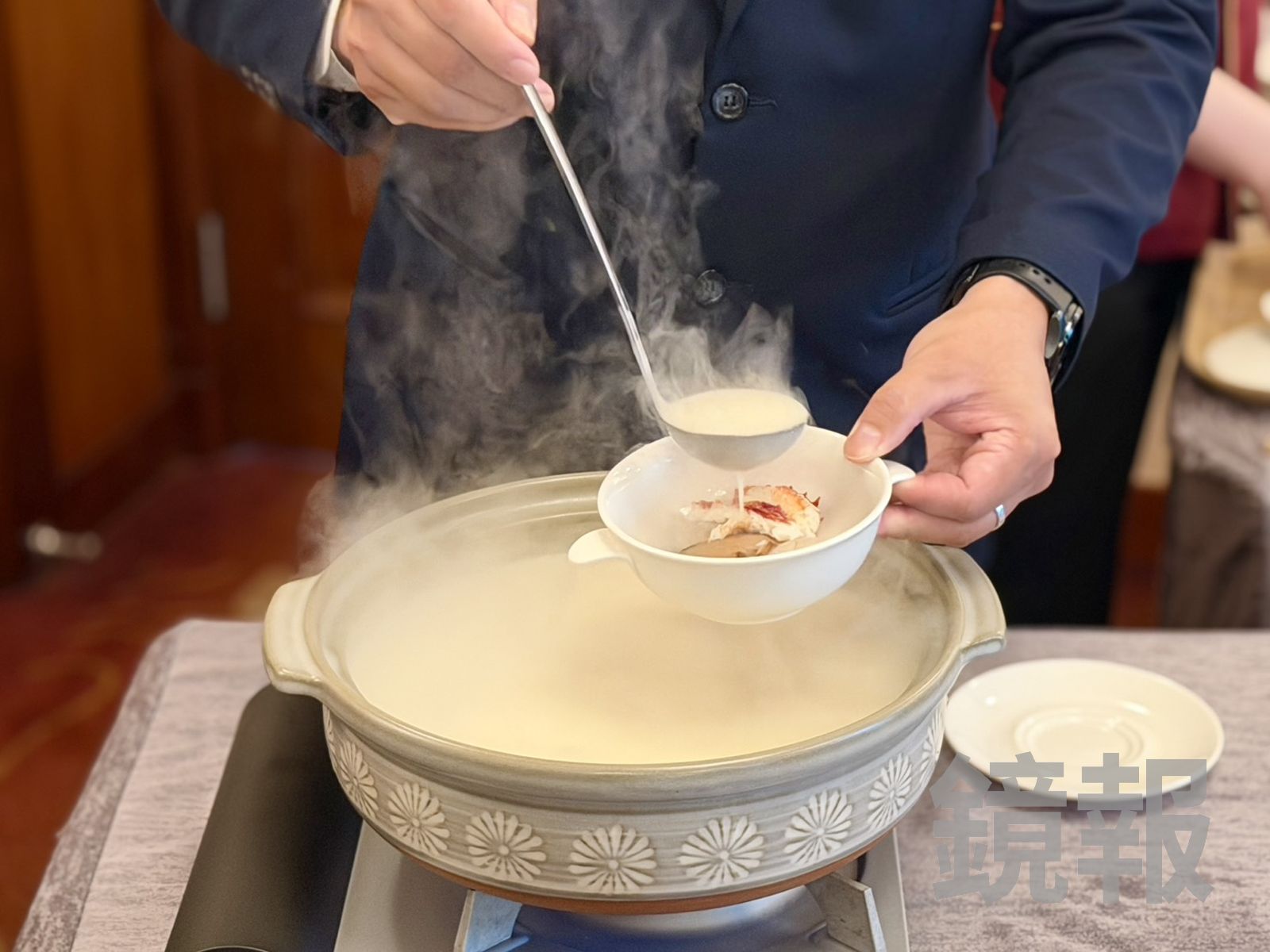 「瓊漿玉帶藏珍寶」用7:3的台梗9號米與濁水溪壽司米,煮出濃白清甜的湯底。