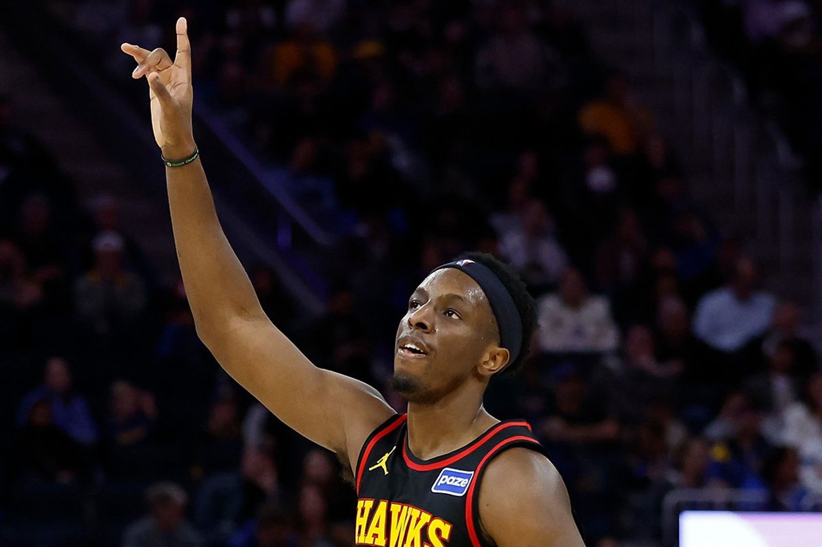 影/滿地找牙!老鷹中鋒遭「杰倫」肘擊 牙齒慘狀全曝光