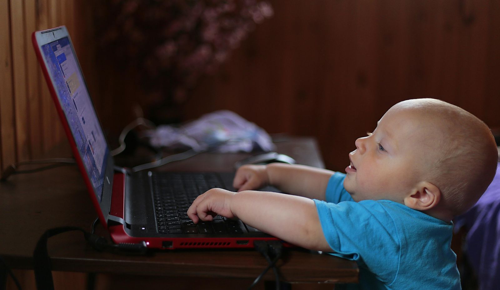 青少年上網釀焦慮、行為問題　全球掀「未成年社群使用」管制潮