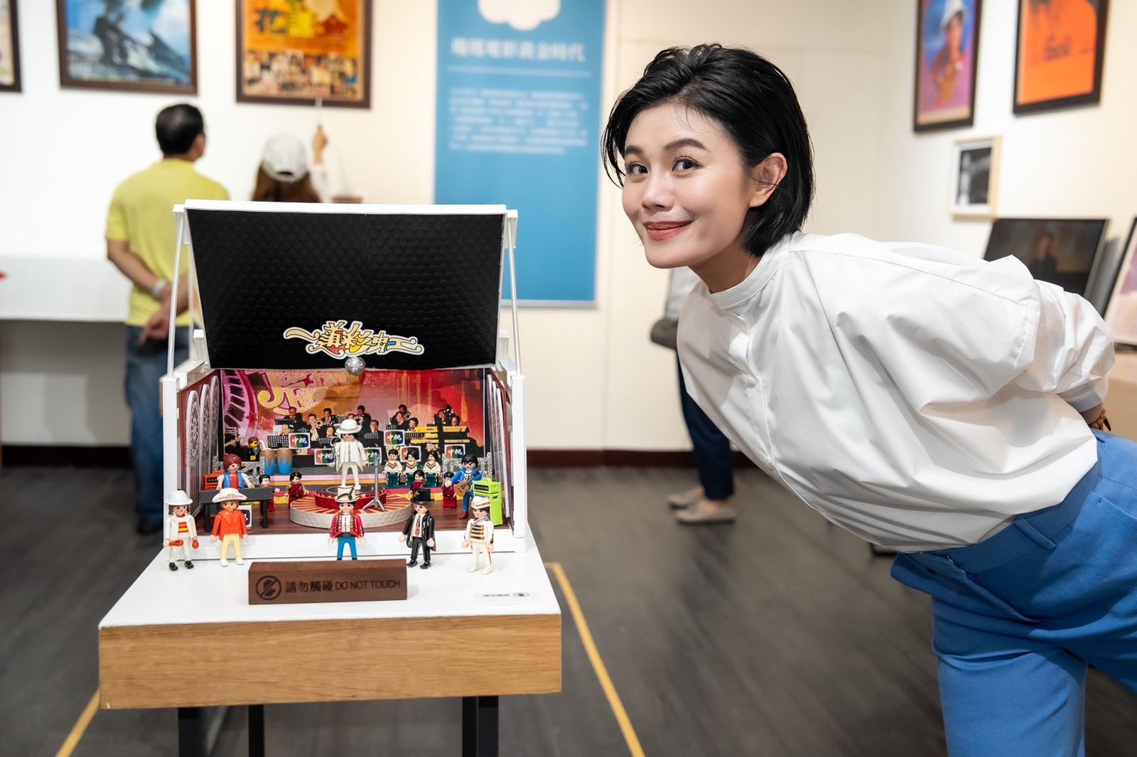 朱海君擔任《盤過思念的山》鳳飛飛金曲「祝你幸福」講唱會導聆人與該系列歌唱比賽評審。鳳飛飛故事館提供