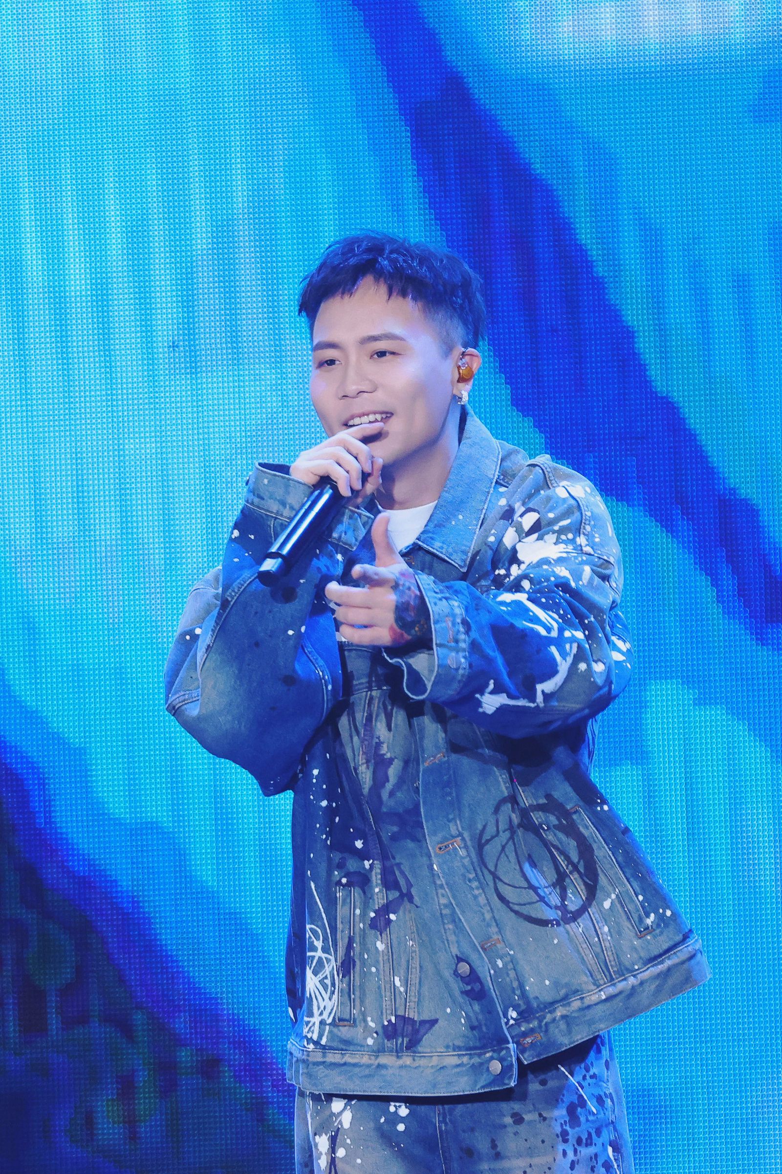 蕭秉治23日在高雄巨蛋開唱。相信音樂提供