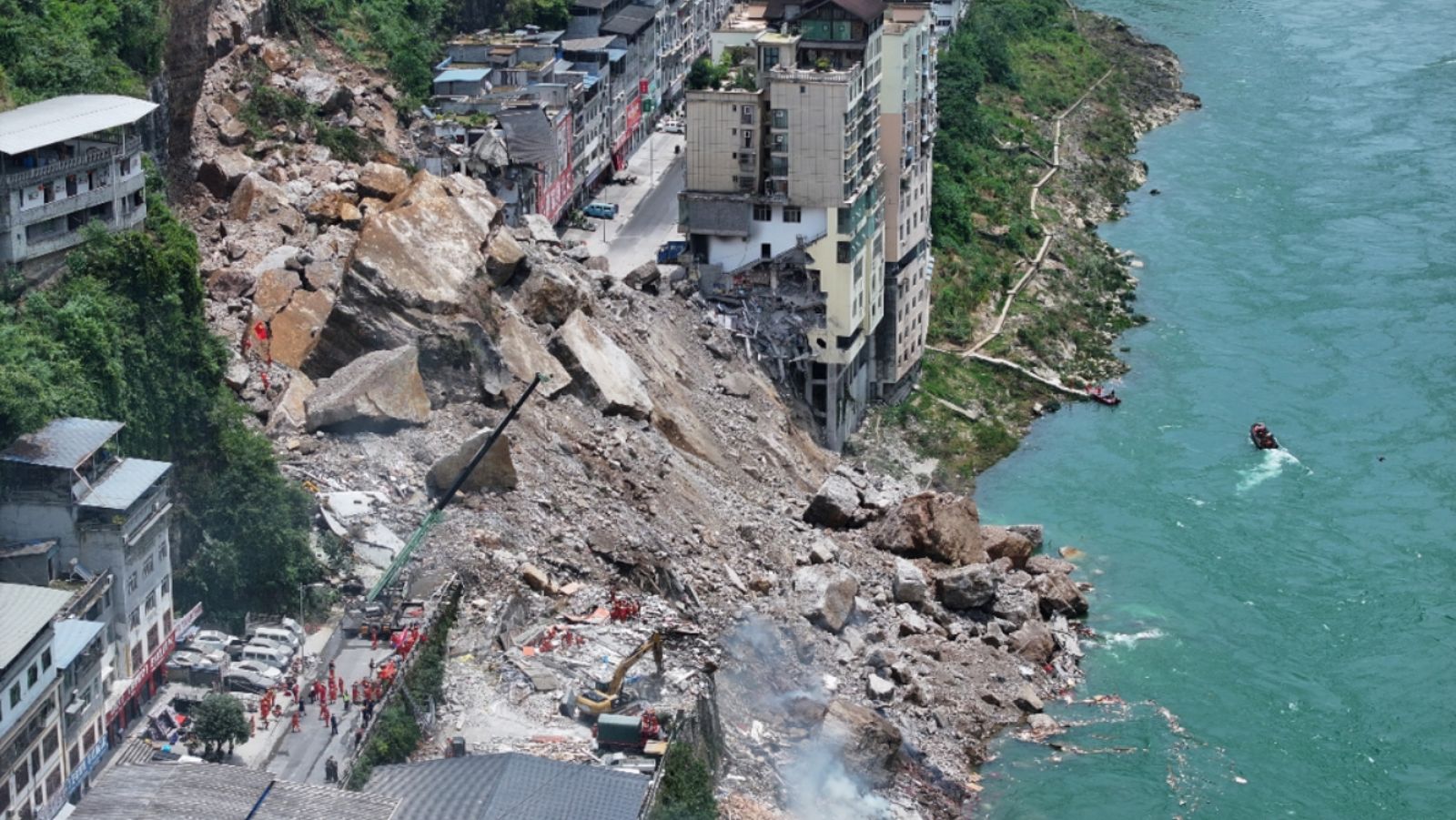 8死34失聯!重慶驚傳大規模山崩 土石流「吞噬整排民宅」推入江中